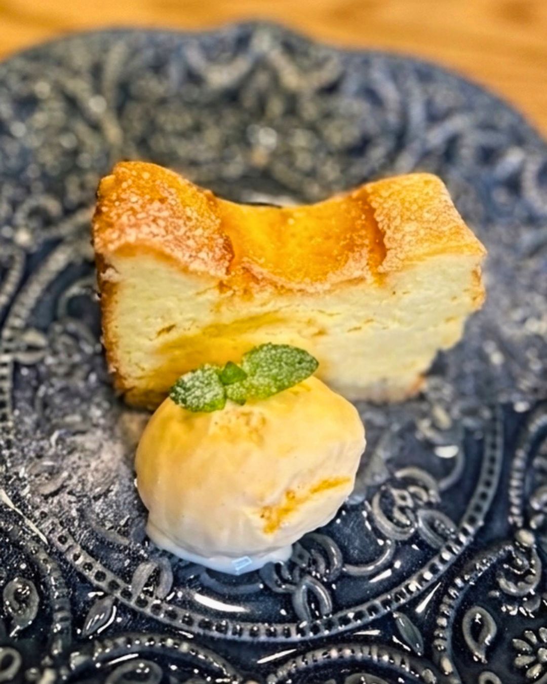 新発売のベイクドチーズケーキ ミニアイス添え1