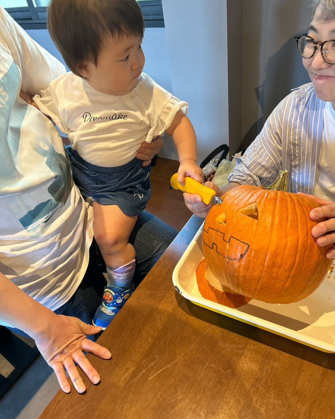 Guests carving the pumpkin